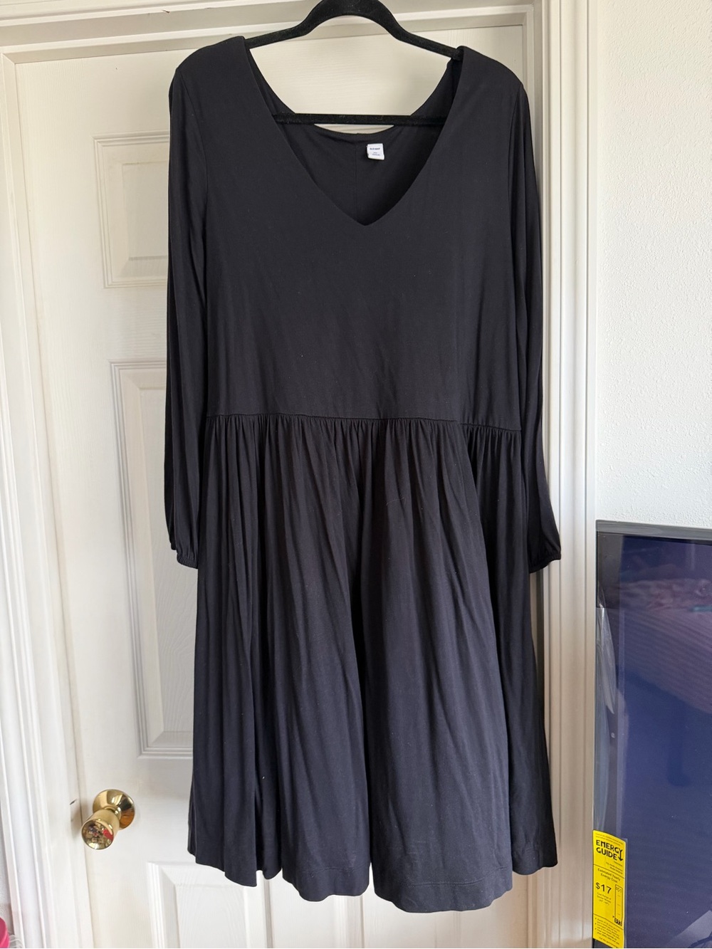 Old Navy Black Long-Sleeve V-Neck Swing Dress - Picture 3 of 6
